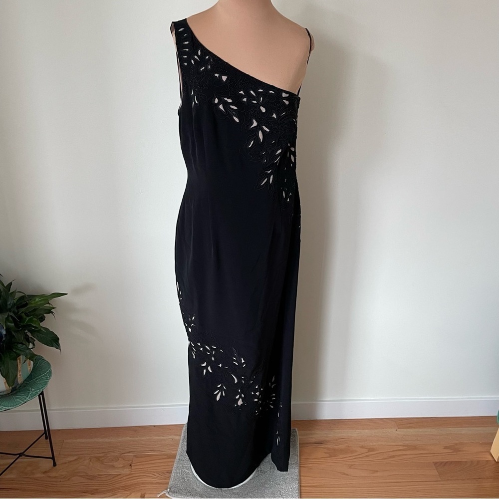 B’zar Black One Shoulder Laser Cut Floral Bead Embroidery Evening Gown EUC Sz 12